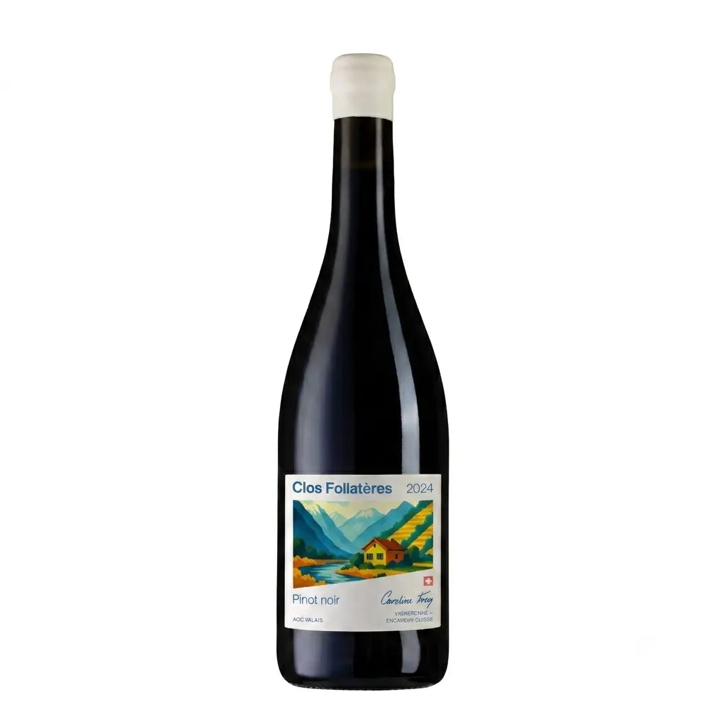 Clos Follatères Pinot Noir von der Domaine Caroline Frey freigestellt mit weissem Hintergrund.