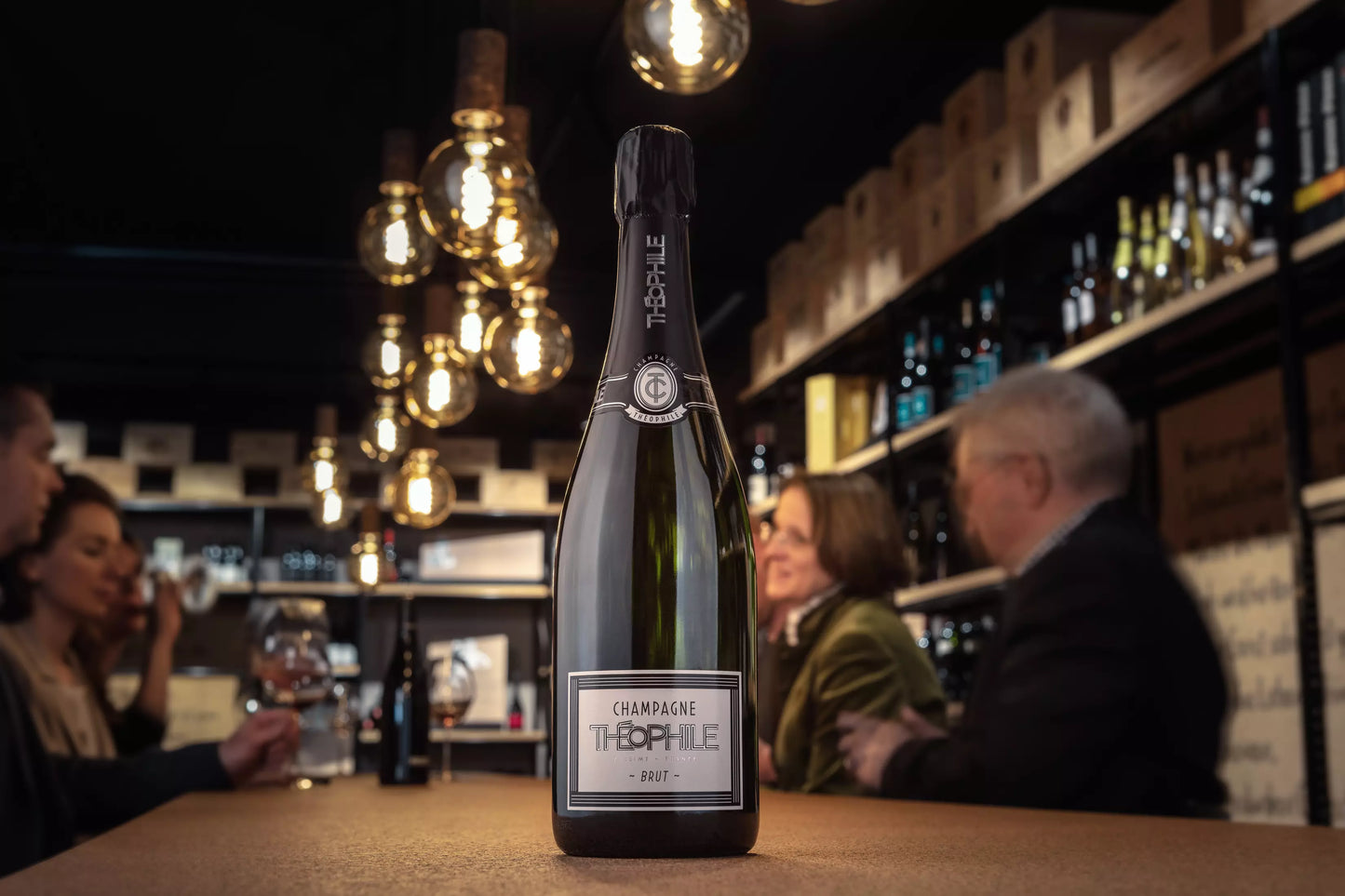 Théophile Brut von Champagne Louis Roederer auf dem Tisch in der Vinothek Hauser.