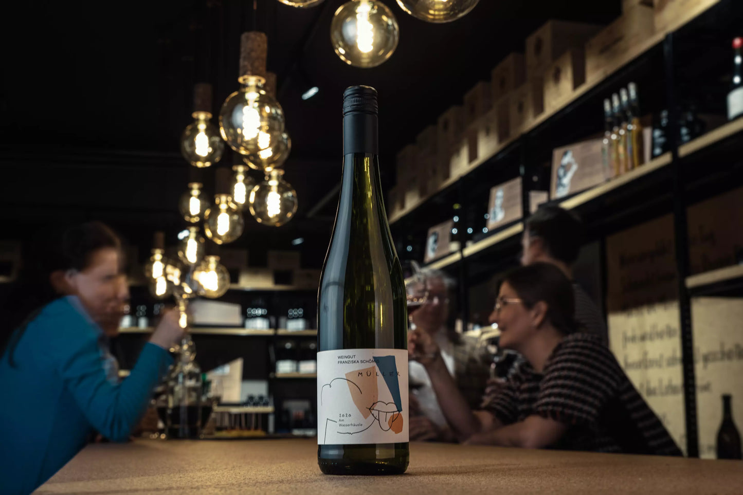 Müller am Wasserhäusle vom Weingut Franziska Schömig auf dem Tisch in der Vinothek Hauser.
