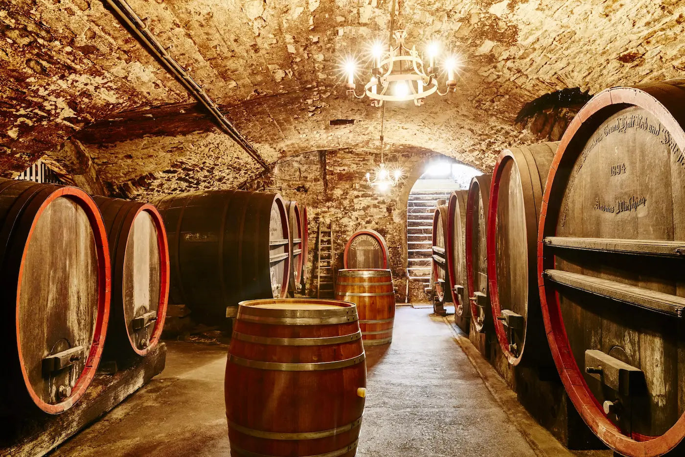 Alter Fasskeller im Weingut Hans Wirsching in Iphöfen im Anbaugebiet Franken.