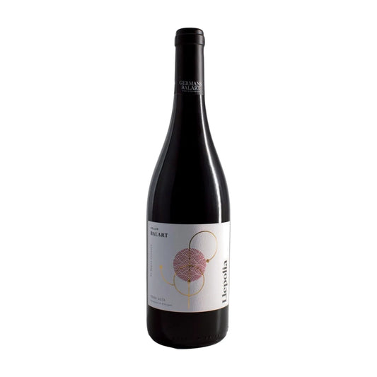 Llepolia negre vom Celler Balart freigestellt mit weissem Hintergrund.