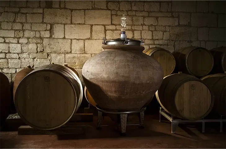 Amphoren im Keller von Château l'Escarderie.