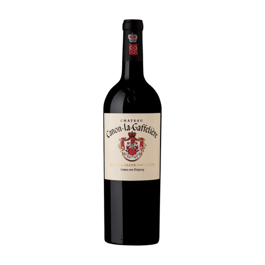 Château Canon-la-Gaffelière von Stephan von Neipperg freigestellt vor weissem Hintergrund.