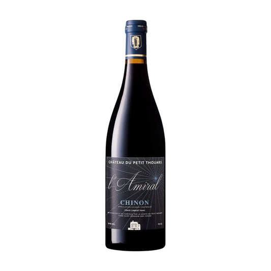 Cabernet Franc l'Amiral vom Château du Petit Thouars freigestellt mit weissem Hintergrund.