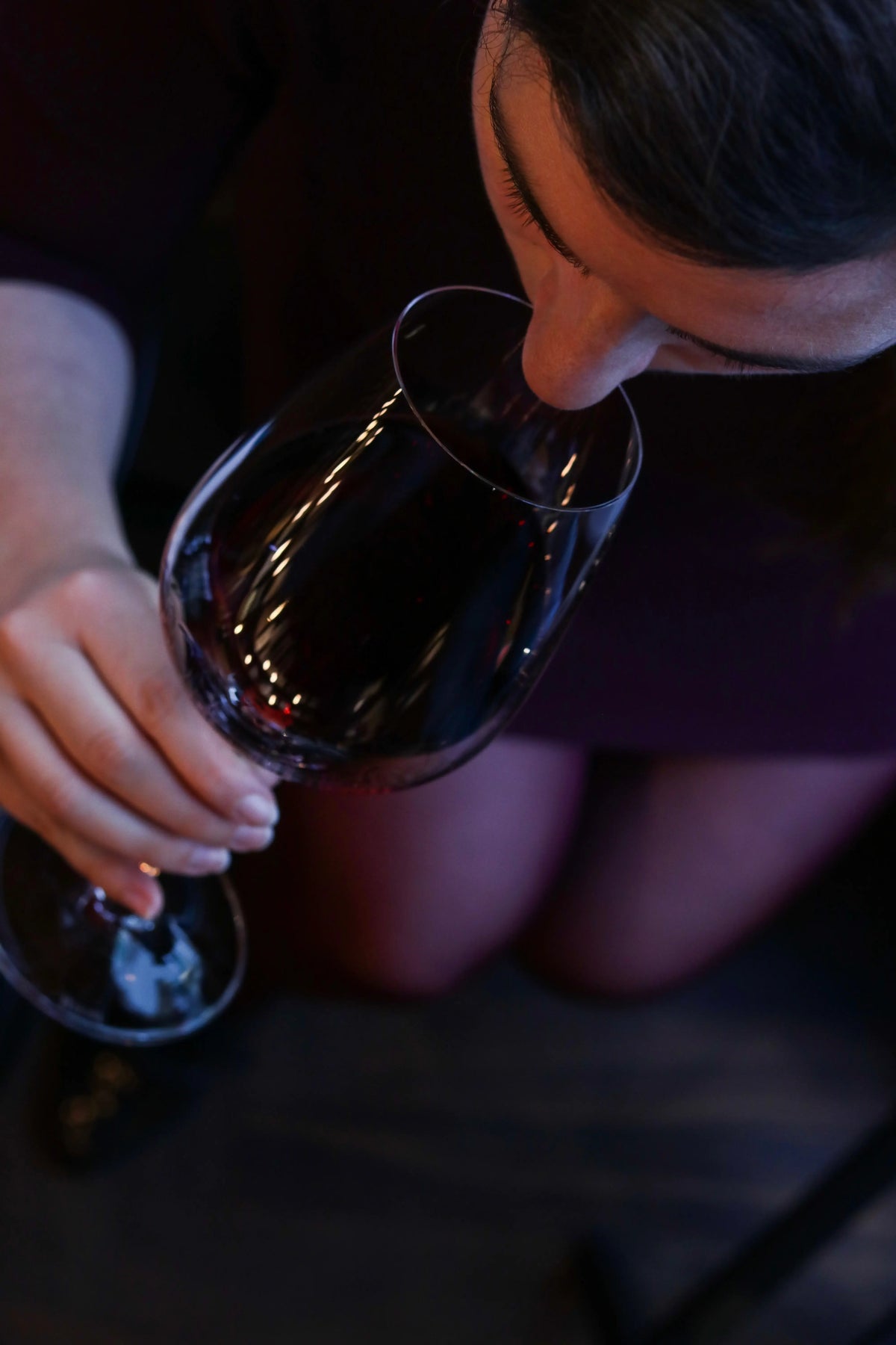 Bei einer Degustation in Luzern wird Rotwein degustiert.