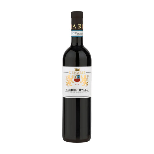 Nebbiolo d'Alba von Demarie freigestellt vor weissem Hintergrund.