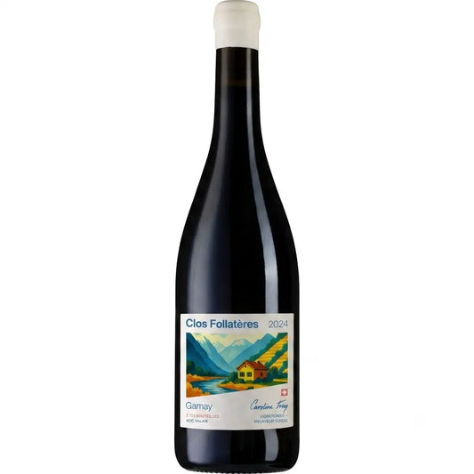Clos Follatères Gamay von der Domaine Caroline Frey freigestellt mit weissem Hintergrund.
