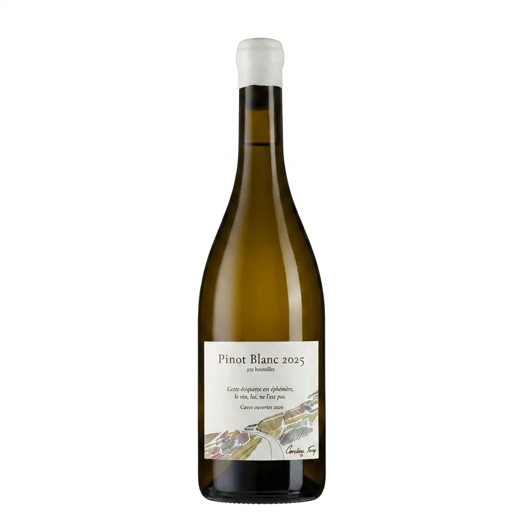 Pinot Blanc von der Domaine Caroline Frey freigestellt mit weissem Hintergrund.