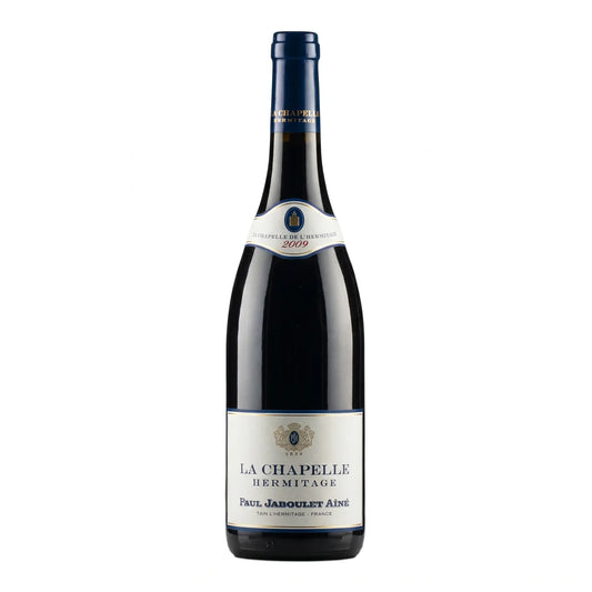 La Chapelle Hermitage von der Domaine Paul Jaboulet Aînée freigestellt mit weissem Hintergrund.