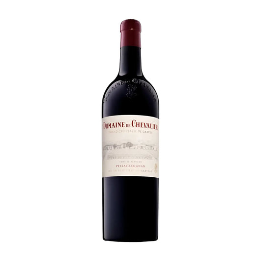Domaine de Chevalier rouge von der Domaine de Chevalier freigestellt mit weissem Hintergrund