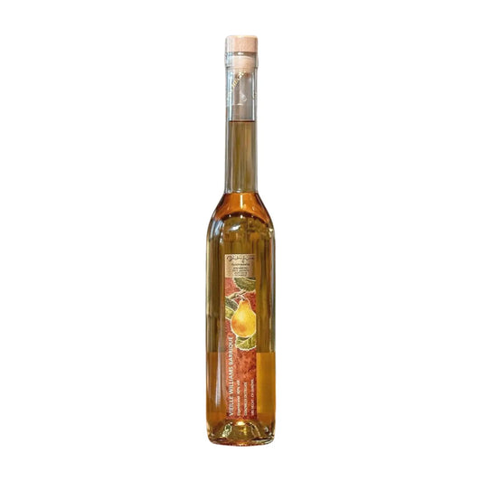 Flasche Vieille Williams von Gunzwiler Destillate Urs Hecht freigestellt vor weissem Hintergrund.