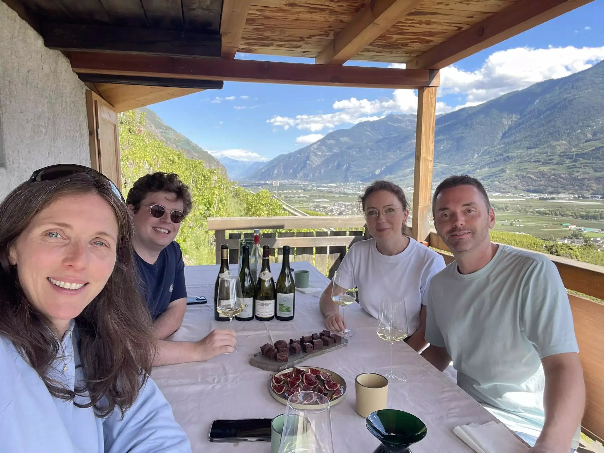 Selfie im Chalet de Mon Jardin Secret mit Caroline Frey, Nicolas Velin, Simona Hauser Mazurekova und Stefan Hauser.