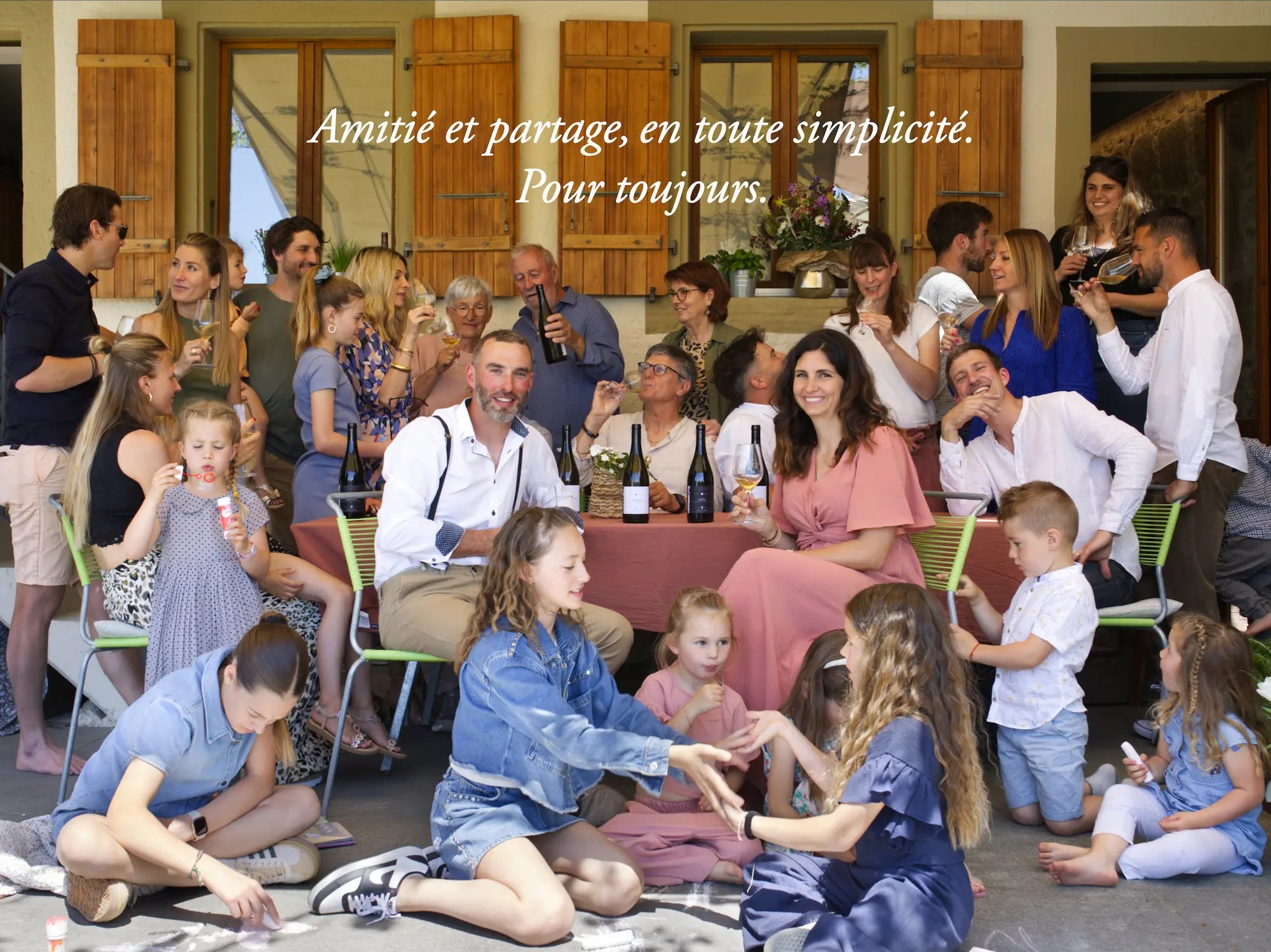 Familienbild von Javet & Javet auf der Terrasse vor dem Weingut in Vully.