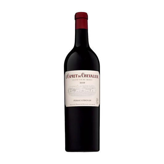 L'Esprit de Chevalier rouge von der Domaine de Chevalier freigestellt mit weissem Hintergrund