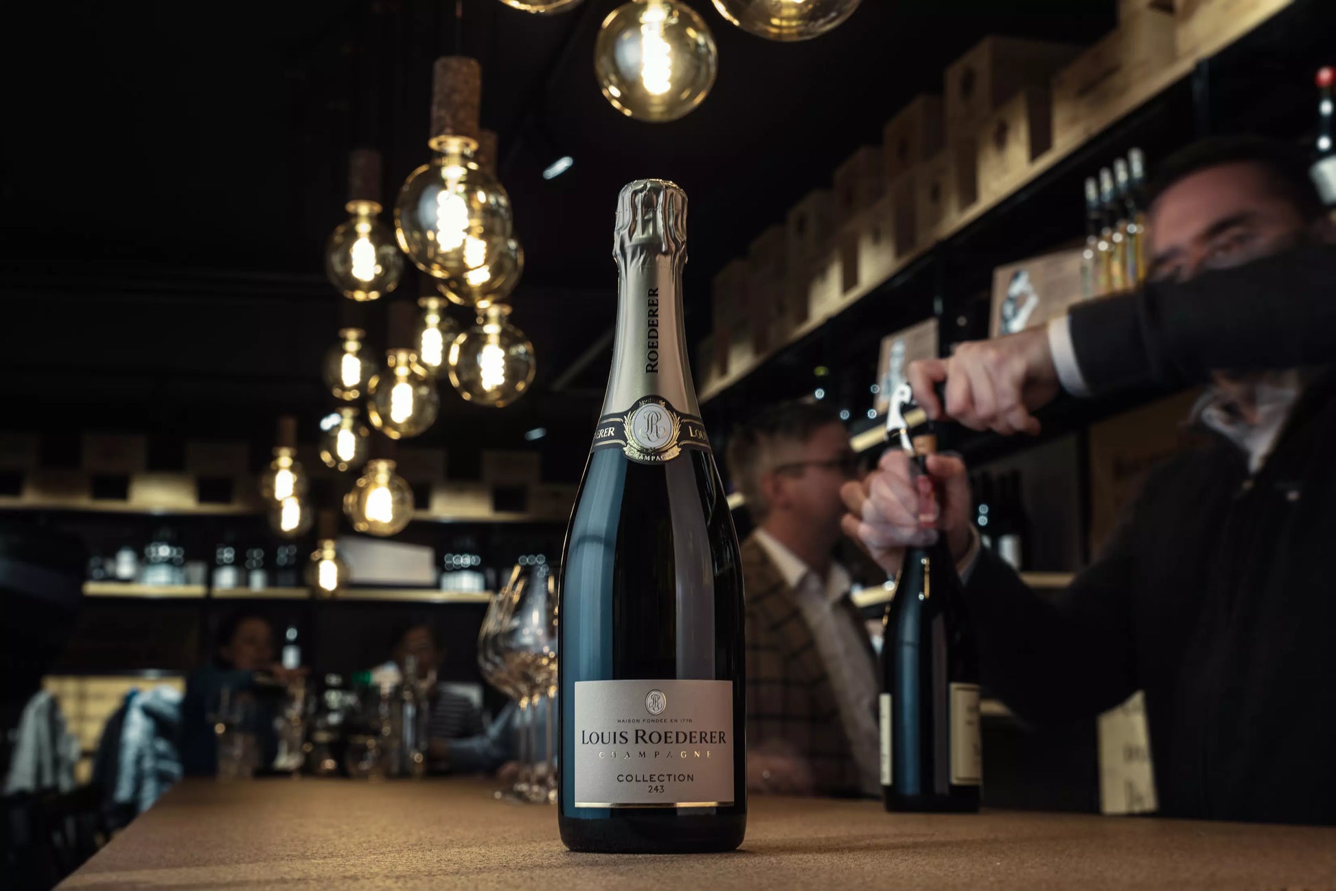 Champagne Louis Roederer Collection auf dem Tisch in der Vinothek Hauser.