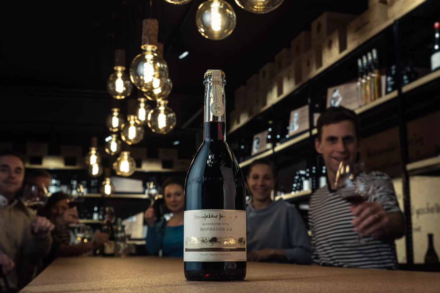 Inspiration 4.0 von der Manufaktur Jörg Geiger auf dem Tisch präsentiert in der Vinothek Hauser.