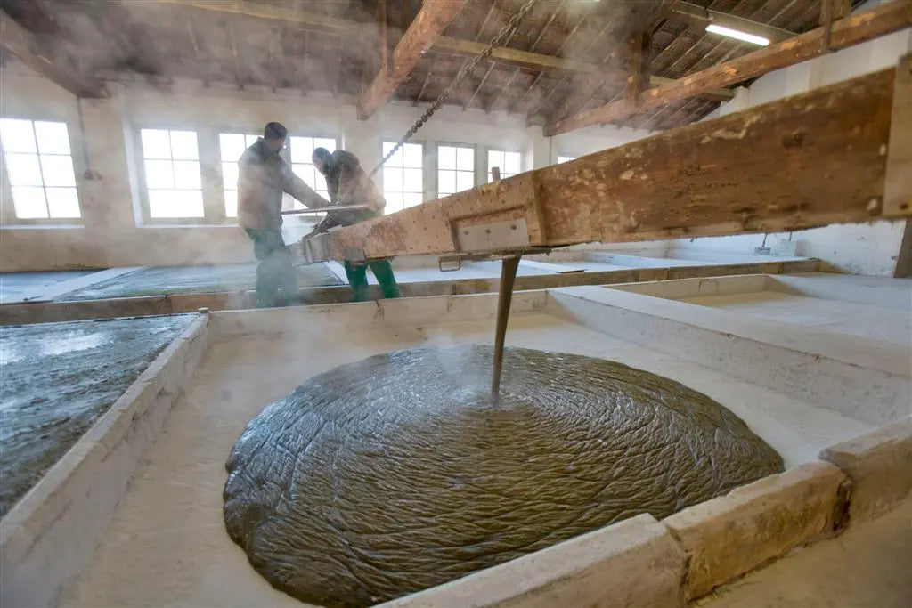 Produktion Schwarzer Olivenseife in der Provence bei Marius Fabre.