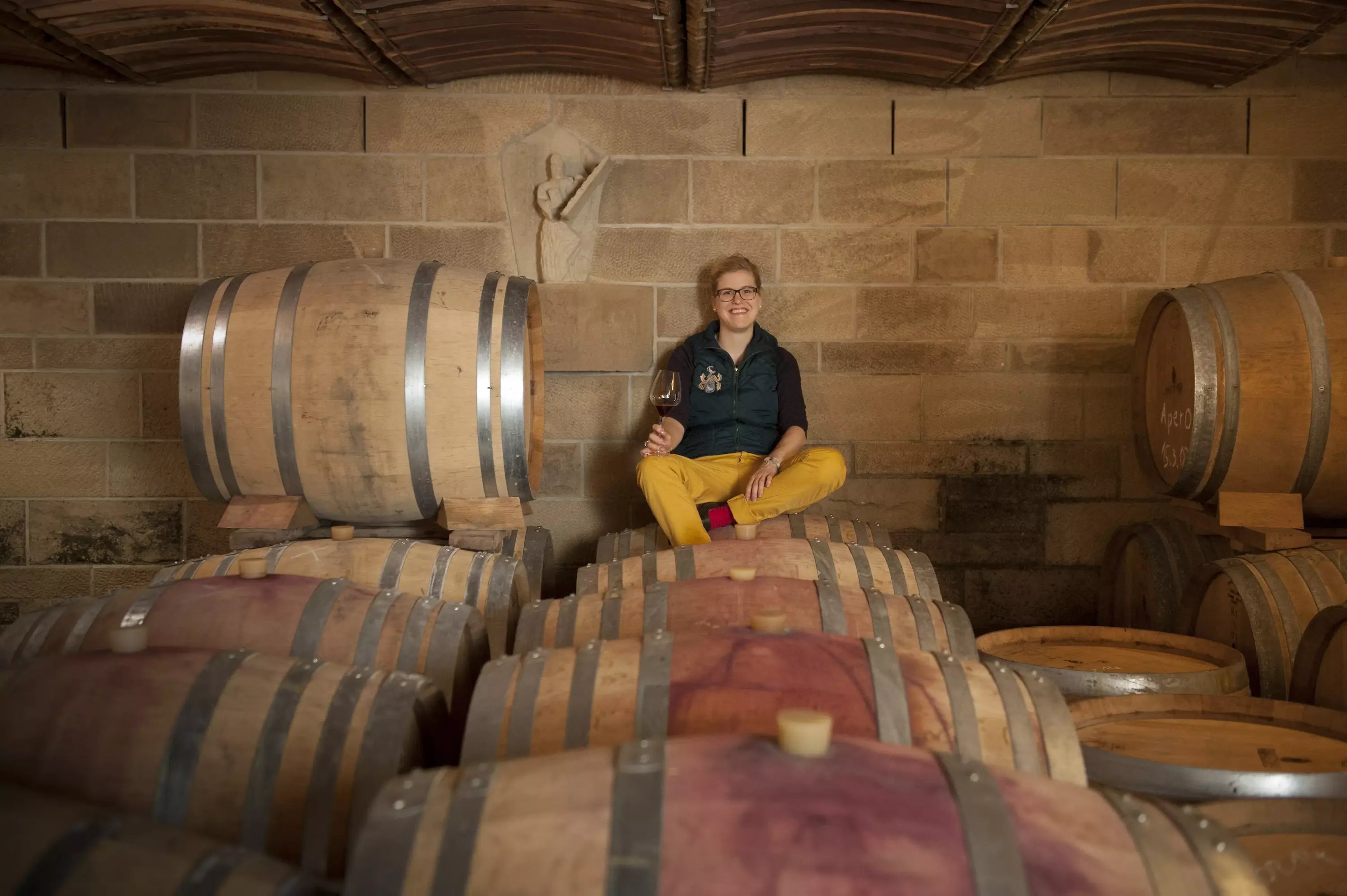 Stephanie de Longueville m Keller im Weingut Drautz-Able in Württemberg.