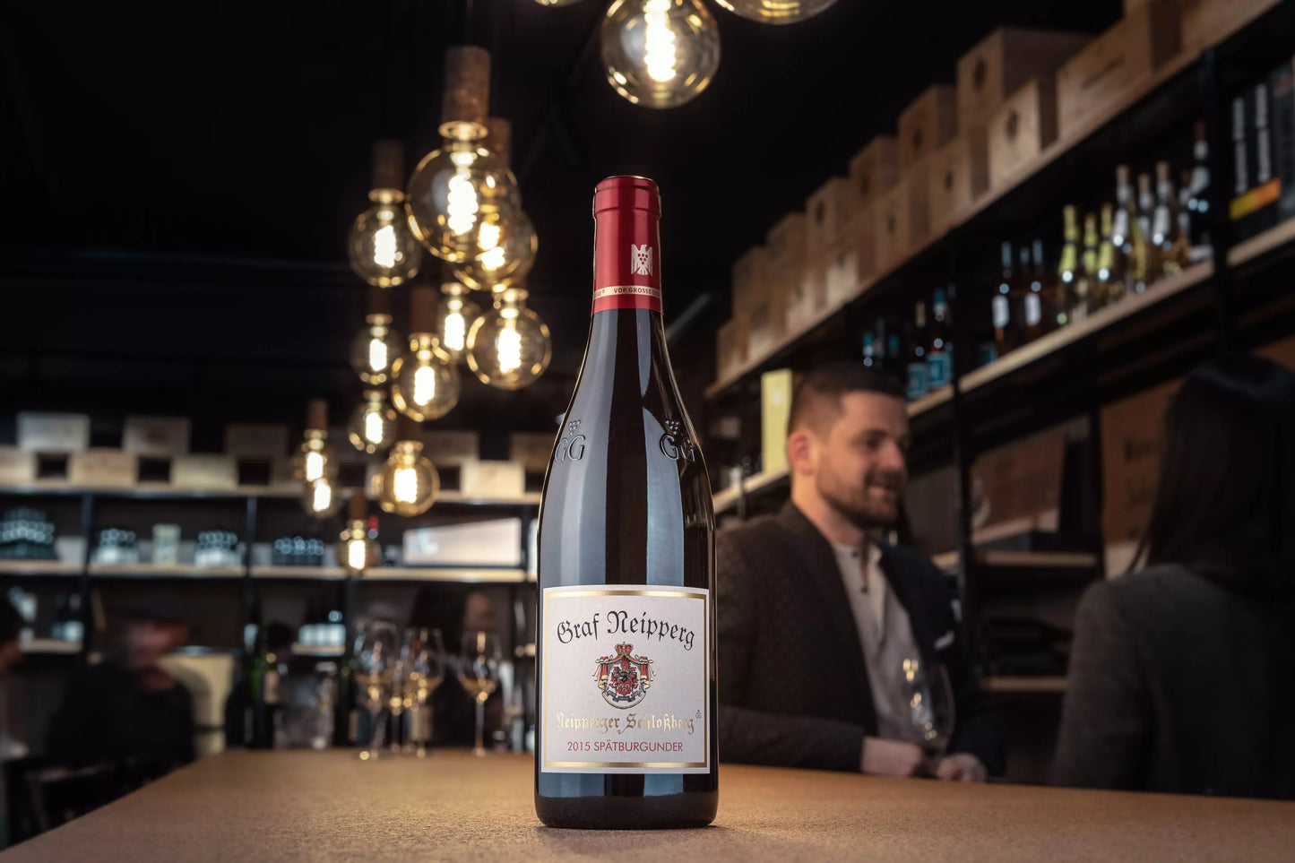 Neipperger Schlossberg VDP.Grosses Gewächs vom Weingut Graf Neipperg auf dem Tisch in der Vinothek Hauser.