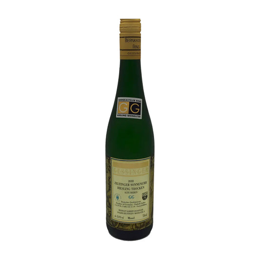 Zeltinger Sonnenuhr Riesling Grosses Gewächs vom Weingut A. Gessinger freigestellt vor weissem Hintergrund.