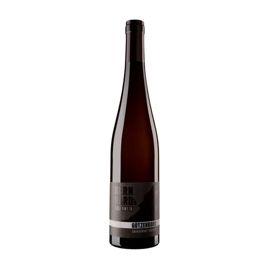 Flasche Götzenborn Chardonnay vom Weingut Bernhard vor weissem Hintergrund