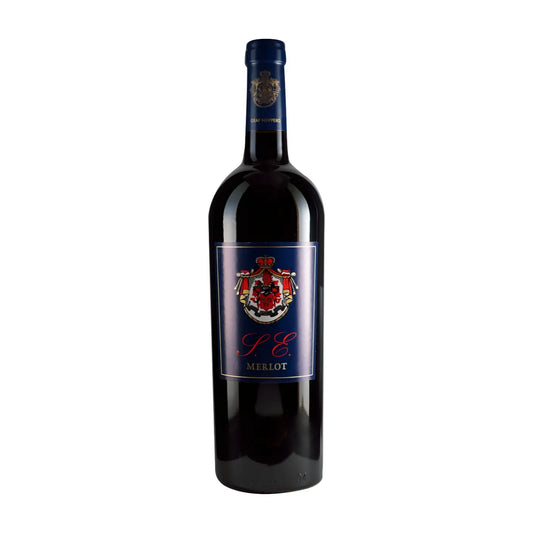 Merlot S.E. vom Weingut Graf Neipperg freigestellt vor weissem Hintergrund.