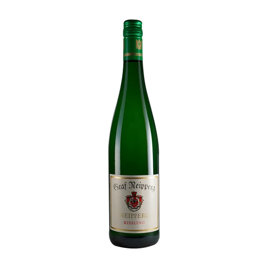 Neipperg Riesling VDP.Ortswein vom Weingut Graf Neipperg freigestellt vor weissem Hintergrund.