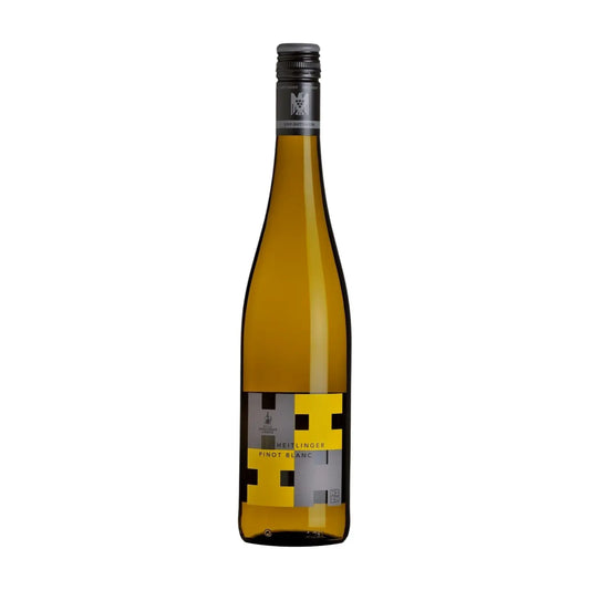 Pinot Blanc VDP.Gutswein vom Weingut Heitlinger freigestellt mit weissem Hintergrund.
