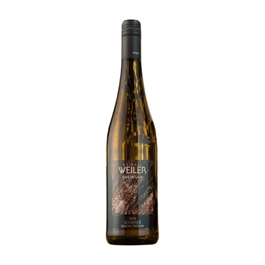 Riesling Schiefer vom Weingut Weiler freigestellt vor weissem Hintergrund.
