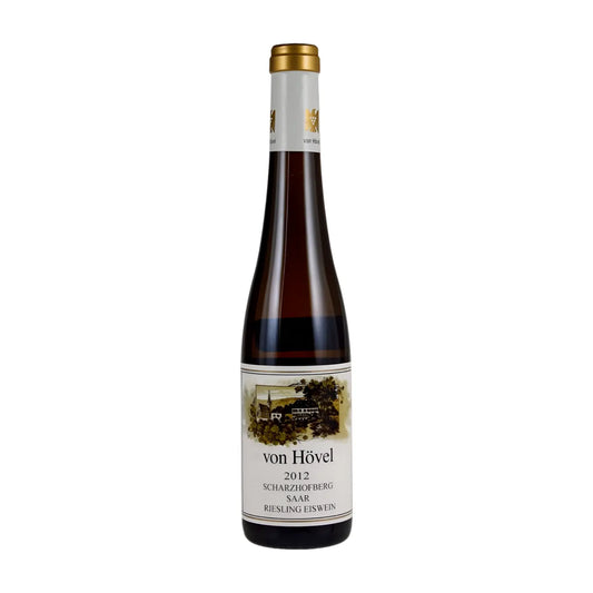 Scharzhofberg Riesling Eiswein VDP.Grosse Lage vom Weingut von Hövel freigestellt mit weissem Hintergrund.